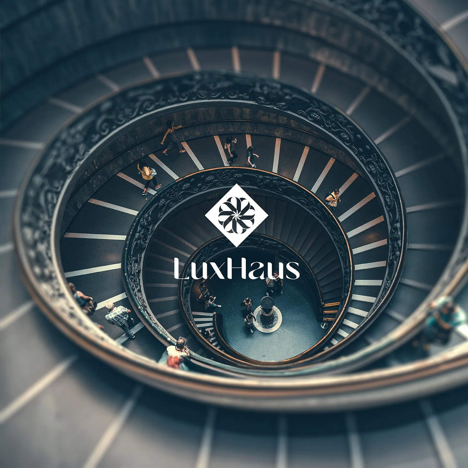 thiết kế logo Luxhaus